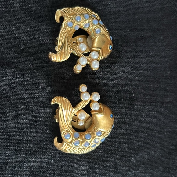 Chameau Et Chameau for Avon Vintage Elizabeth Taylor Fish Earrings. - Picture 5 of 5